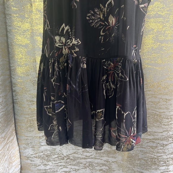 Aritzia Wilfred Nantes Flowy Floral Sleeveless Blouse Size M - Picture 7 of 16
